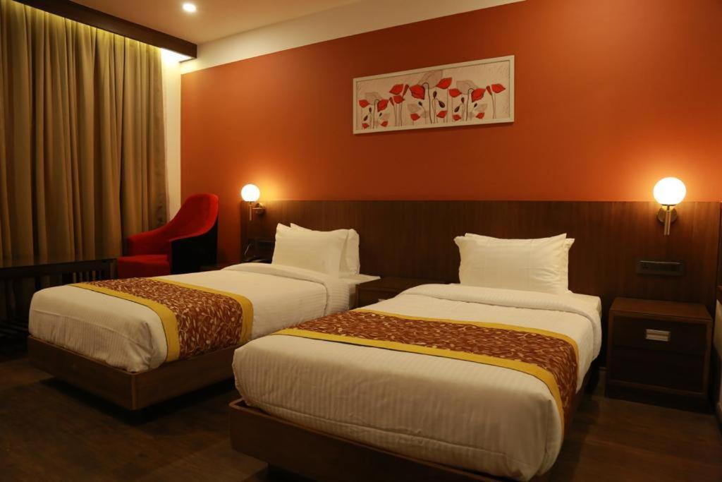 Sky Penta Residency Hotel Iritti Bagian luar foto